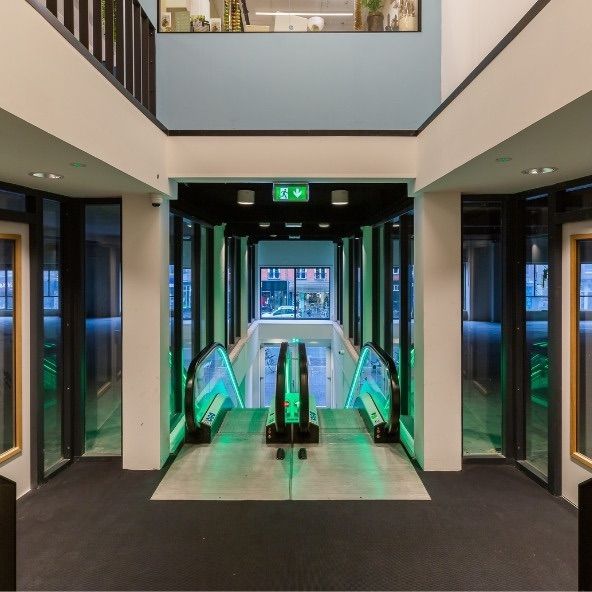 Bekijk onze LED noodverlichting in een gemeenschappelijke ruimte LED noodverlichting in appartementencomplex