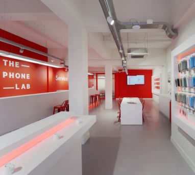 Bekijk onze LED verlichting in de winkel van ThePhoneLab Winkelverlichting ThePhoneLab
