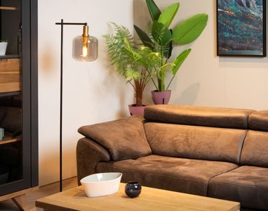 Staande lamp met glas voor in de woonkamer Glazen staande lamp