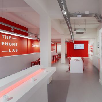 Bekijk onze LED verlichting in de winkel van ThePhoneLab Winkelverlichting ThePhoneLab